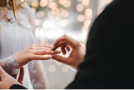 4 Ungkapan Romantis untuk Pasangan di Hari Pernikahan - GenPI.co