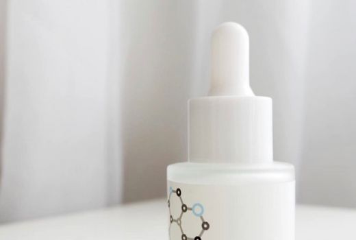 Somethinc Serum: Cerahkan Wajah hingga Tutup Noda Hitam - GenPI.co