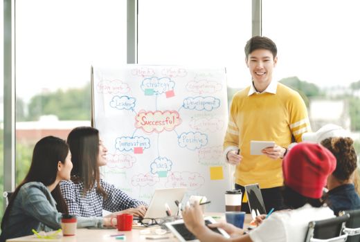 Trik Percaya Diri untuk Kamu yang Ingin Lancar Public Speaking - GenPI.co