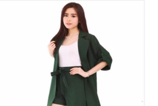 Tampil Modis dengan T-shirt Putih, Ikuti 5 Tips Ini - GenPI.co