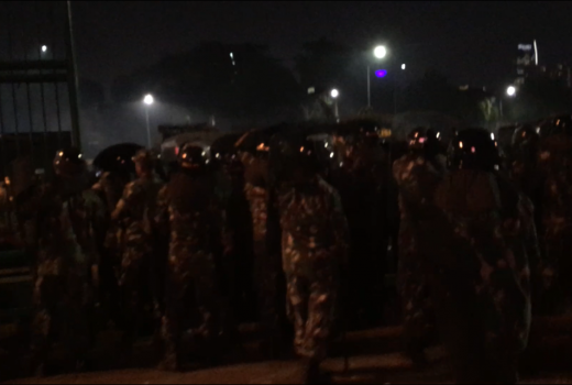 Masih Memanas, Warga dan Wartawan Terjebak di Kompleks DPR - GenPI.co
