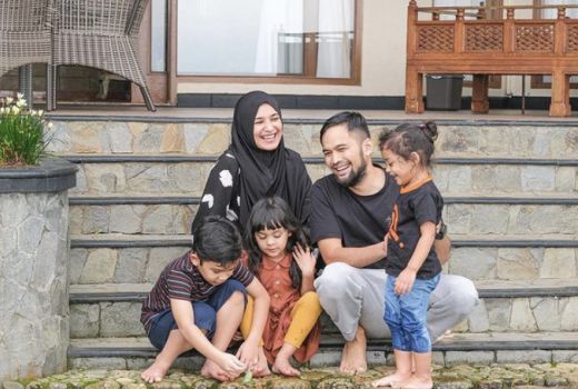 Arti Nama Tiga Anak Shireen Sungkar dan Teuku Wisnu Islami Banget - GenPI.co