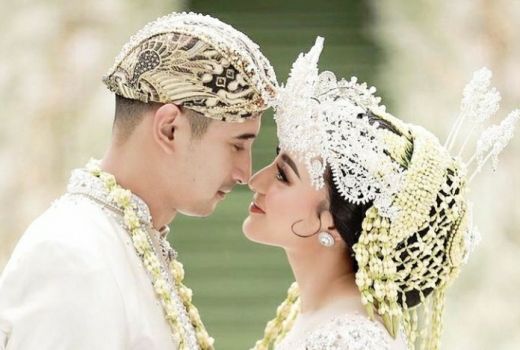 Ali Syakieb Menikah dengan Margin Wiheerm Tanpa Pacaran - GenPI.co