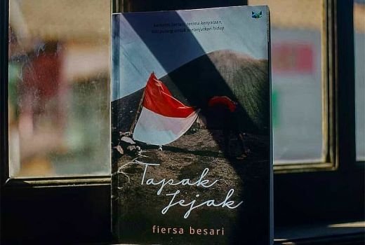 Buku Tapak Jejak, Sepenggal Kisah Patah Hati dan Perjalanan - GenPI.co