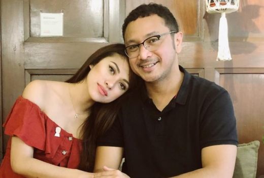 5 Artis Ganteng Kepincut Janda Cantik, Nomor 3 Langgeng Banget - GenPI.co
