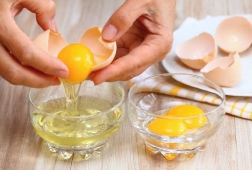 2 Cara Pakai Kuning Telur untuk Rambut Lebat Alami Bebas Ketombe - GenPI.co