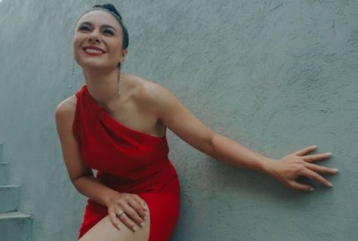 4 Selebritas Cantik Dijuluki Hot Mom, Nomor 3 Ada Chef Seksi - GenPI.co