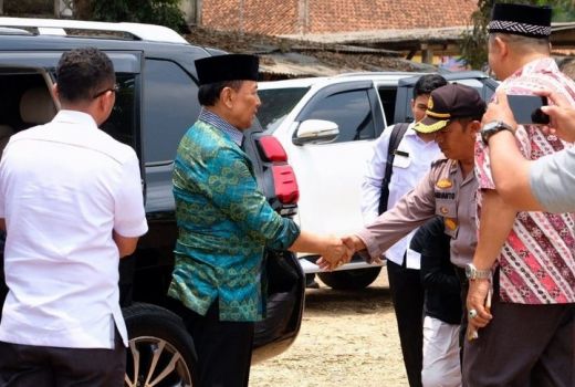 Astagfirullah! Diserang Pria Berpisau, Wiranto Terluka di Perut - GenPI.co