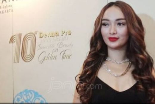 Takut Gagal Lagi, Zaskia Gotik Rahasiakan Identitas Kekasih Baru - GenPI.co