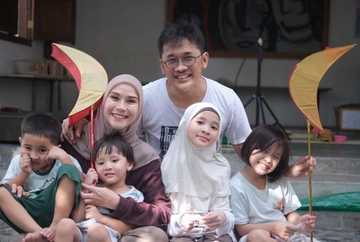 Makin Bahagia, 3 Artis ini Punya Banyak Anak - GenPI.co