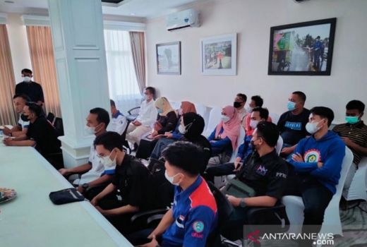 Buruh Ingin UMK 2022 Naik, Bupati Cianjur Beri Dukungan Penuh - GenPI.co JABAR