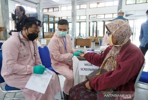 Banyak Lansia di Garut yang Tidak Bisa Divaksin, Kenapa? - GenPI.co JABAR
