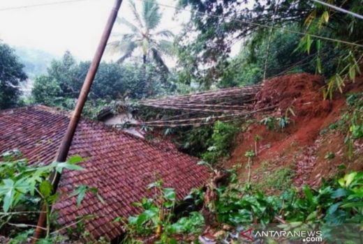 Longsor Sebabkan Akses Cimahi-Bandung Barat Via Lembang Tertutup - GenPI.co JABAR