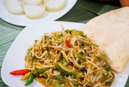 Ini Dia Tiga Tempat Makan Lotek Paling Legendaris di Bandung - GenPI.co JABAR