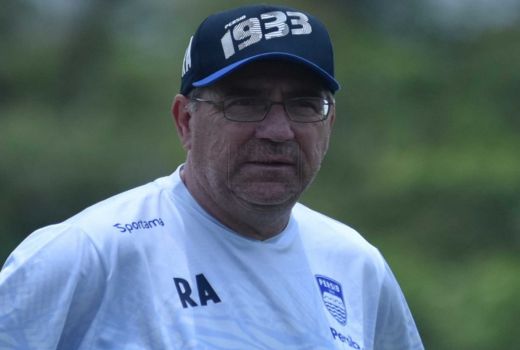 Pelatih Persib Apresiasi Kerja Keras Kapten Tim - GenPI.co JABAR