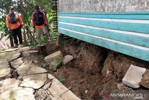 Ada Pergerakan Tanah di Campaka, BPBD Cianjur Lakukan Hal Ini - GenPI.co JABAR