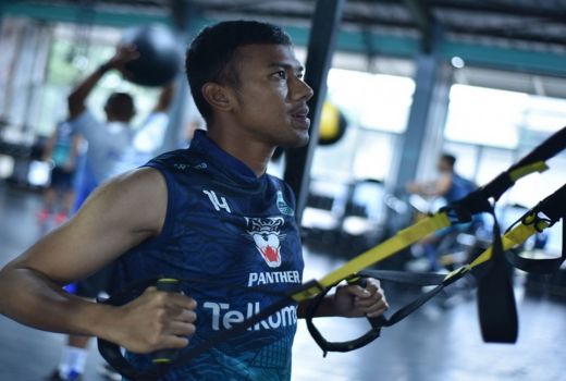 Hadapi Seri Ketiga, Ini Persiapan Kiper Persib - GenPI.co JABAR