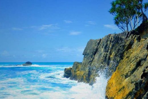 Pantai Batu Hiu Tawarkan Keindahan Samudera Hindia - GenPI.co JABAR