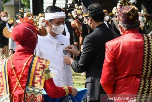 Dedi Mulyadi Terima Penghargaan Satyalancana Kebudayaan - GenPI.co JABAR