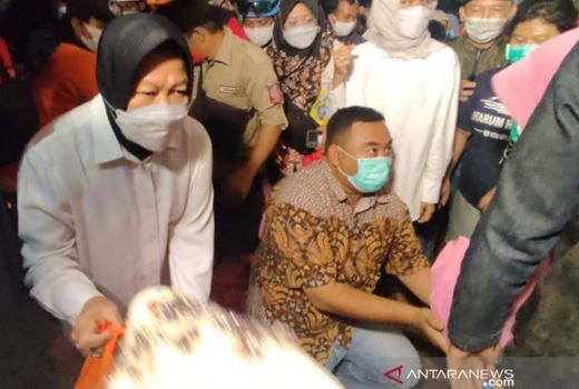Mensos Salurkan Bantuan untuk Korban Banjir di Garut - GenPI.co JABAR
