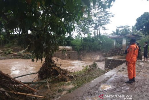Ini Cara Pemkab Garut Cegah Banjir di Kecamatan Sukawening - GenPI.co JABAR