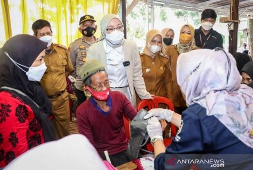 Capaian Target Vaksinasi Covid-19 Lansia di Purwakarta Dipercepat - GenPI.co JABAR