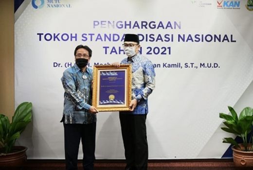 Ridwan Kamil Jadi Tokoh Standardisasi Nasional 2021 - GenPI.co JABAR