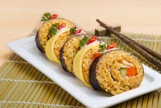 Unik dan Enak, Ini Dia Resep Nasi Goreng Sushi - GenPI.co JABAR