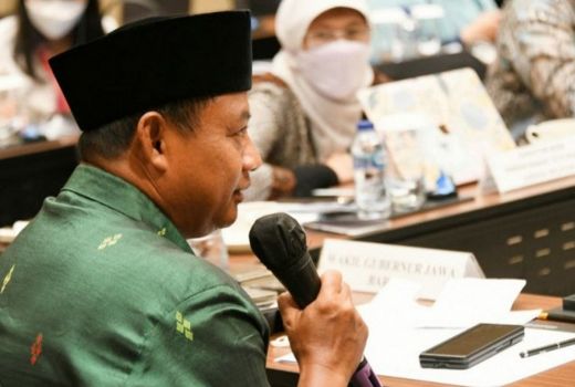 Pemprov Jabar Bakal Bentuk Dewan Pengawas Pesantren - GenPI.co JABAR