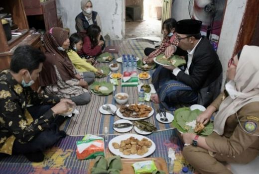 Ridwan Kamil Makan Siang Bersama Tiga Anak Terlantar, Kenapa? - GenPI.co JABAR