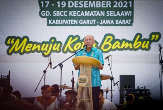 Menkop UKM Bantu Kembangkan Produk Bambu Garut - GenPI.co JABAR