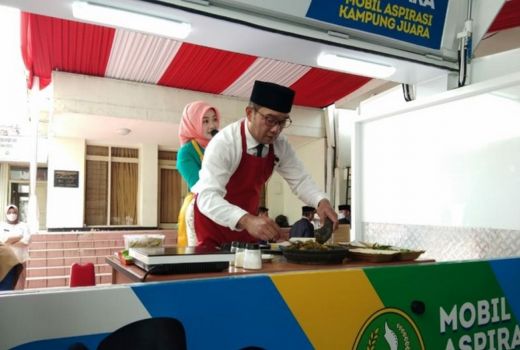 Peringati Hari Ibu, Ridwan Kamil Masak Jengkol - GenPI.co JABAR