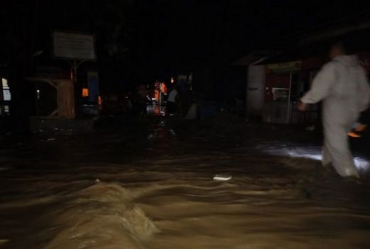 Palabuhanratu Terendam Gara-gara Sungai Cangehgar Meluap - GenPI.co JABAR