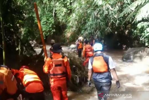 Seorang Anak Hanyut saat Hendak Selamatkan Anjing Peliharaannya - GenPI.co JABAR