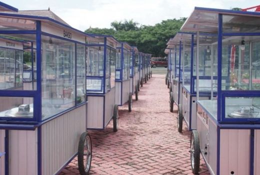 Pedagang di Bekasi Dapat Bantuan Gerobak Usaha, dari Siapa? - GenPI.co JABAR