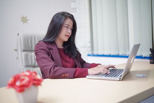 Ini Cara Menghemat Baterai Laptop saat di Perjalanan - GenPI.co JABAR
