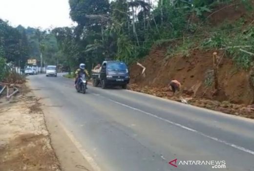 Jalan Garut-Tasikmalaya Normal Kembali Usai Longsor - GenPI.co JABAR