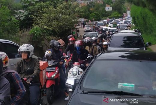 Hari Pertama 2022, Kawasan Lembang Dipadati Wisatawan - GenPI.co JABAR