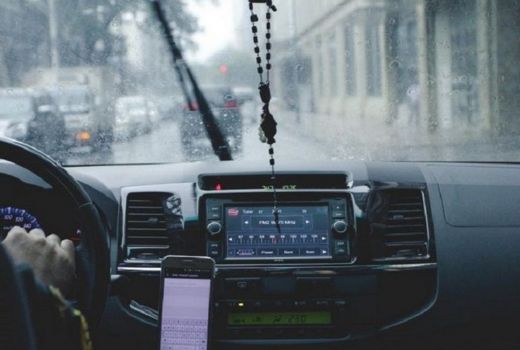 5 Tips Aman Berkendara di Musim Hujan - GenPI.co JABAR