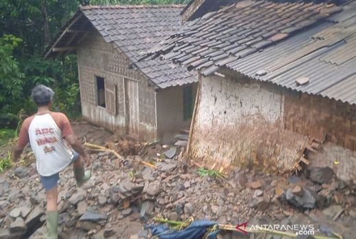 Kaji Daerah Rawan Longsor, BPBD Garut Datangkan Tim PVMBG - GenPI.co JABAR