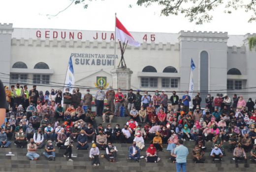 Resmikan Alun-alun dan Lapangan Sukabumi, Ridwan Kamil Pangling - GenPI.co JABAR