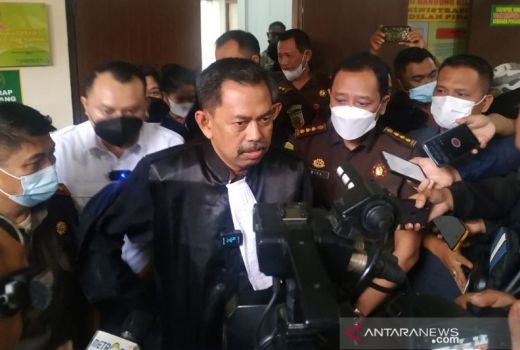 HW Dituntut Hukuman Mati, Jaksa: Peringatan Keras Pelaku Asusila - GenPI.co JABAR