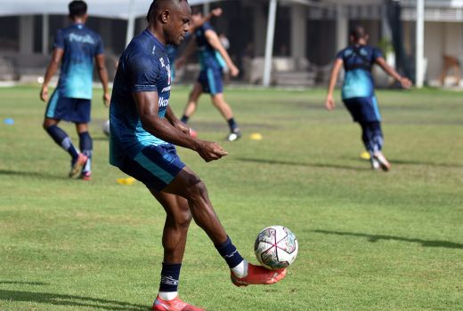 Persib Puncaki Klasemen Liga 1, Igbonefo Tidak Ingin Jemawa - GenPI.co JABAR