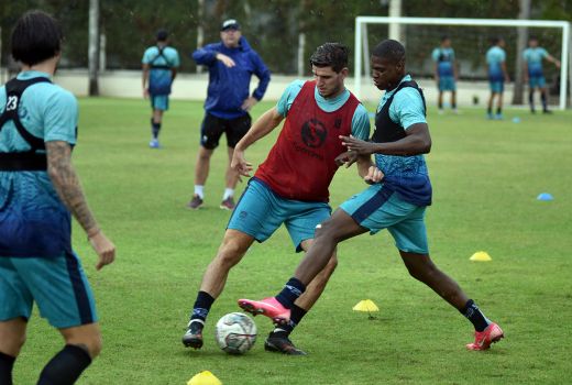 Kembali Latihan, Persib Bandung Siapkan Strategi Kontra Borneo FC - GenPI.co JABAR
