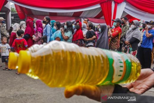 Pemprov Jabar Pantau Operasi Pasar Minyak Goreng di Purwakarta - GenPI.co JABAR