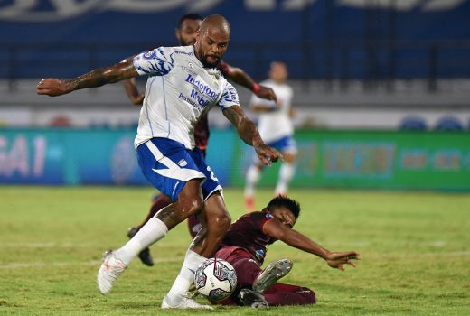 Walau Menang dari Borneo FC, Pelatih Persib Belum Puas, Kenapa? - GenPI.co JABAR