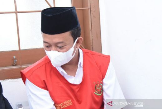 Bacakan Pledoi, Herry Wirawan Menyesal dan Minta Ini - GenPI.co JABAR