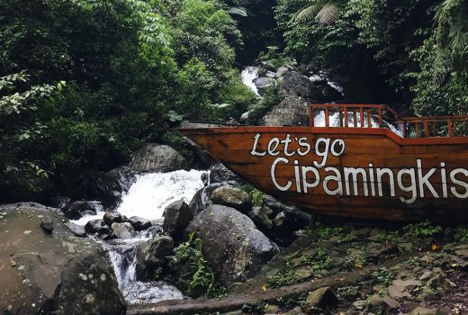 Melepas Penat di Curug Cipamingkis Bogor yang Masih Asri - GenPI.co JABAR