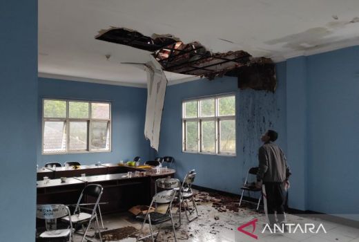 Angin Puting Beliung Rusak Kantor PWI Cianjur, Ini Kondisinya - GenPI.co JABAR