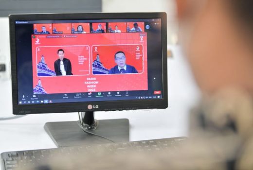 2 Merek Pakaian dari Bandung Tampil di Paris, Ridwan Kamil Happy - GenPI.co JABAR